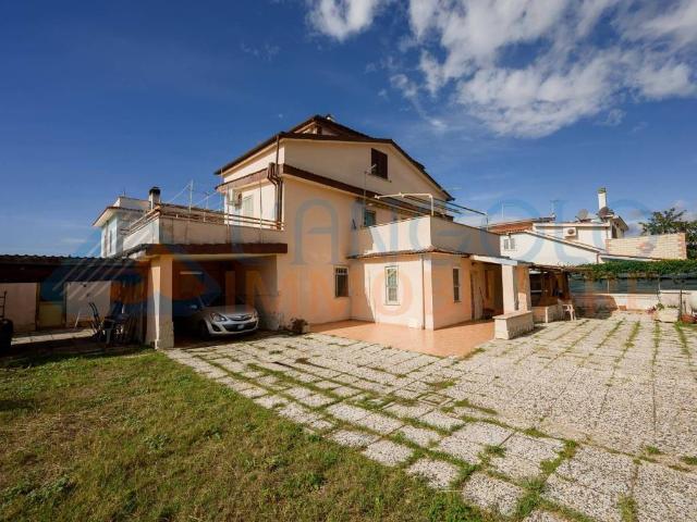 Villa in vendita a Ladispoli RM