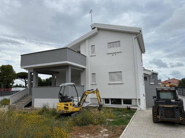 Villa in vendita a Ladispoli RM