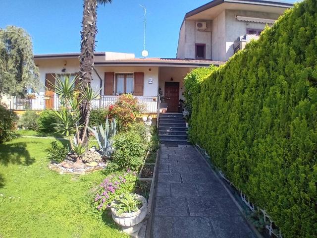 Villa in vendita a Lagosanto FE