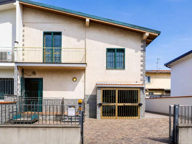 Villa in vendita a Lainate MI