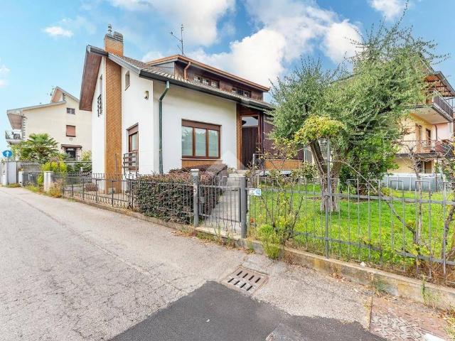 Villa in vendita a Lainate MI