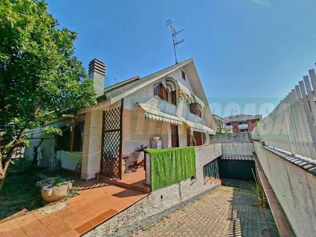 Villa in vendita a Lainate MI
