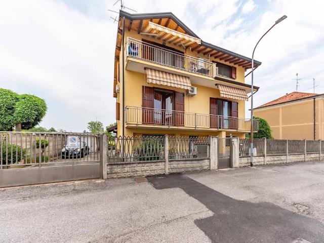 Villa in vendita a Lainate MI