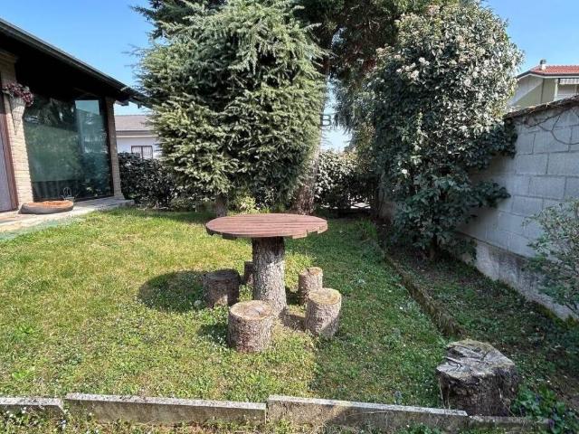 Villa in vendita a Lainate MI