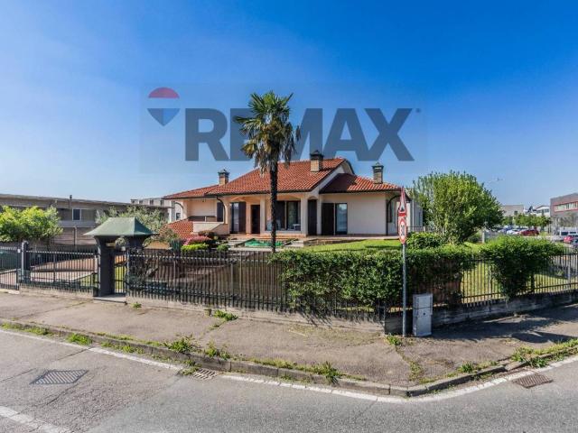 Villa in vendita a Lainate MI