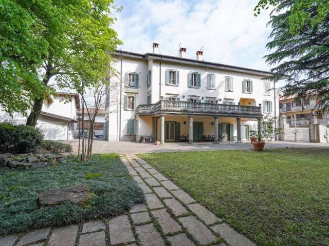 Villa in vendita a Lallio BG