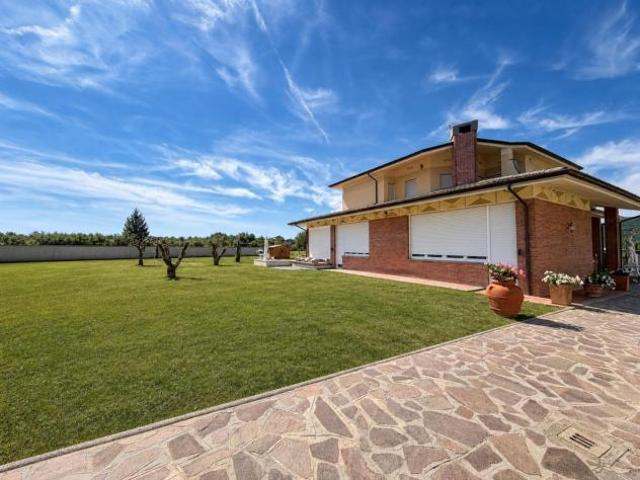 Villa in vendita a Lammari Capannori 250 mq Rif: 1424896