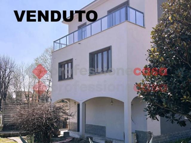 Villa in vendita a Landriano PV