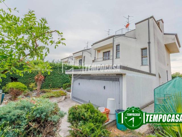 Villa in vendita a Landriano PV