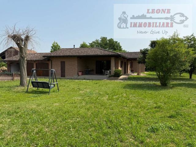 Villa in vendita a Landriano PV