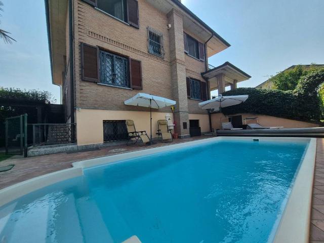 Villa in vendita a Landriano PV