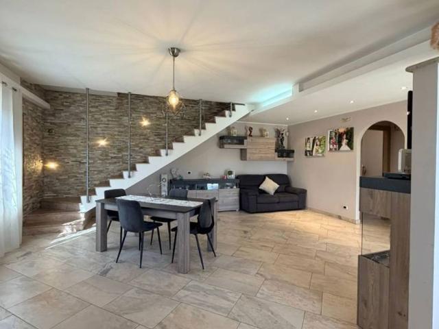 Villa in vendita a Lanuvio RM