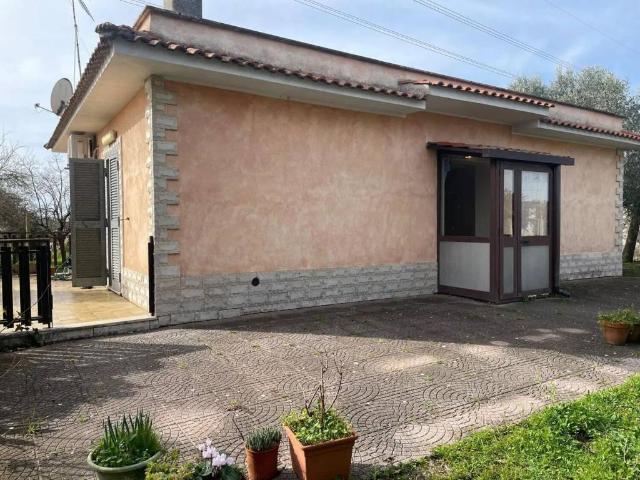 Villa in vendita a Lanuvio RM