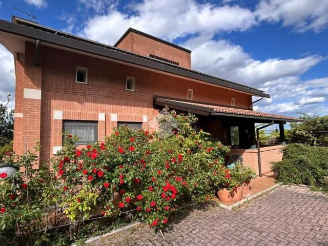 Villa in vendita a L'Aquila