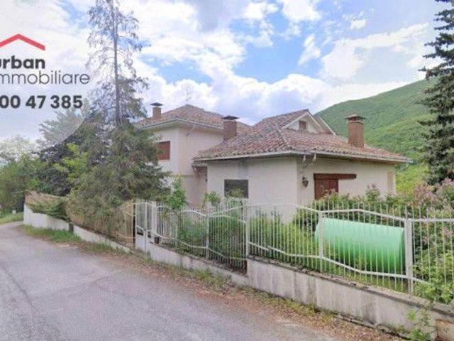 Villa in vendita a L'Aquila