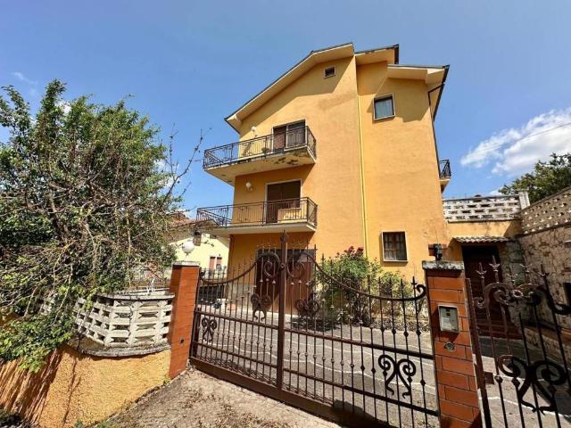 Villa in vendita a L'Aquila AQ