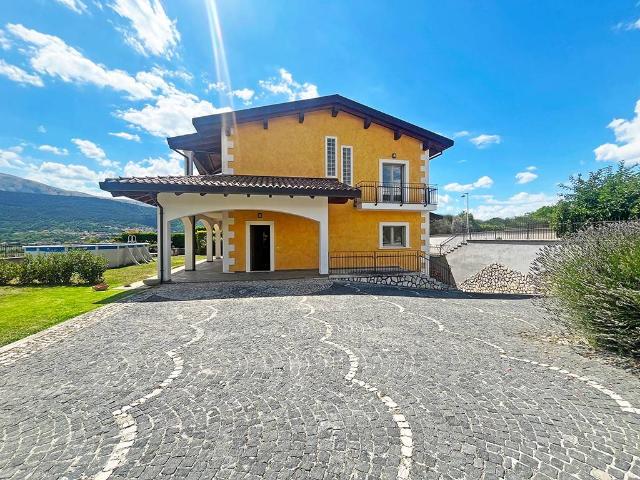 Villa in vendita a L'Aquila AQ