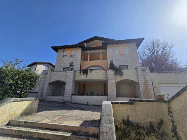 Villa in vendita a L'Aquila AQ