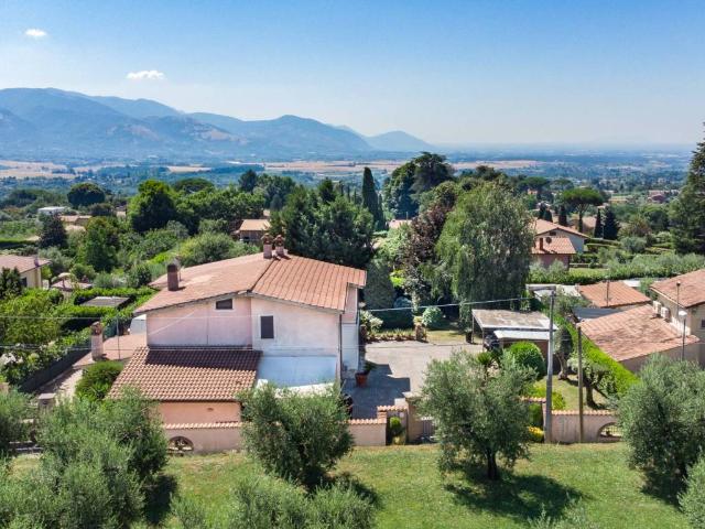 Villa in vendita a Lariano RM