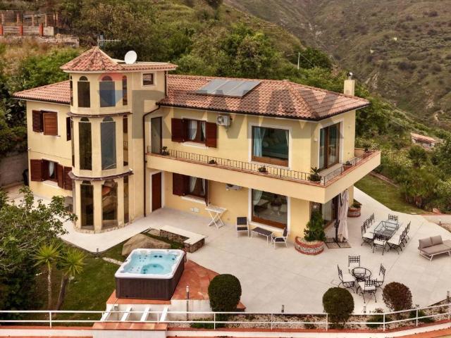 Villa in vendita a Letojanni ME
