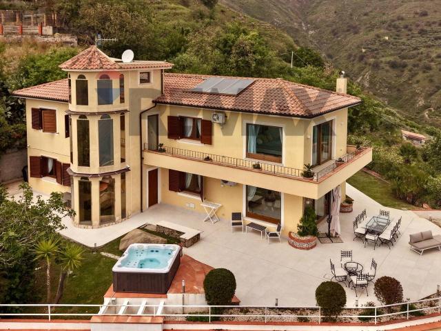 Villa in vendita a Letojanni