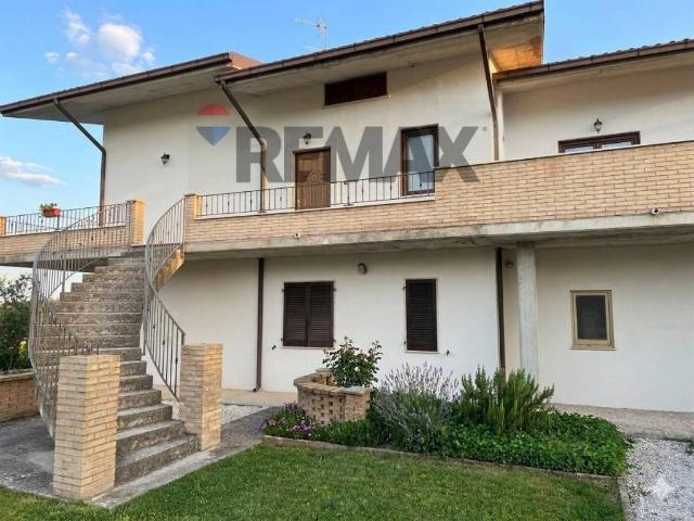 Villa in vendita a Lettomanoppello PE