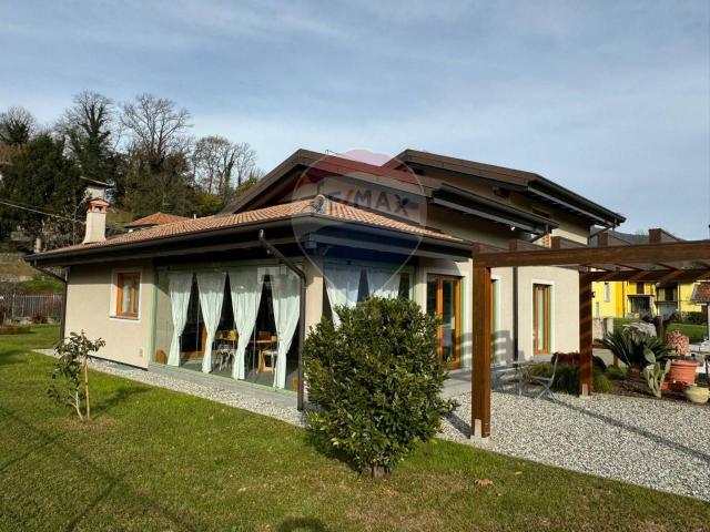 Villa in vendita a Leggiuno