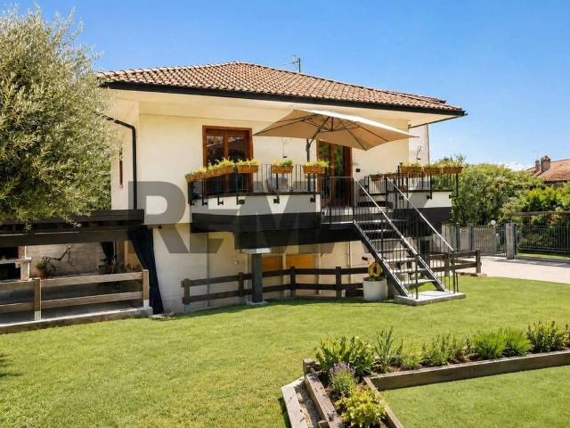 Villa in vendita a Leggiuno