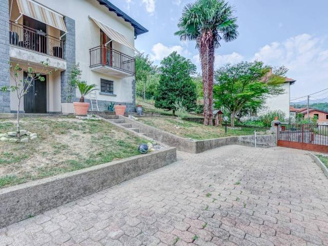 Villa in vendita a Leggiuno VA