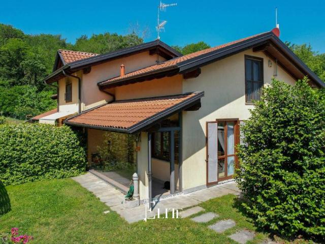 Villa in vendita a Leggiuno VA