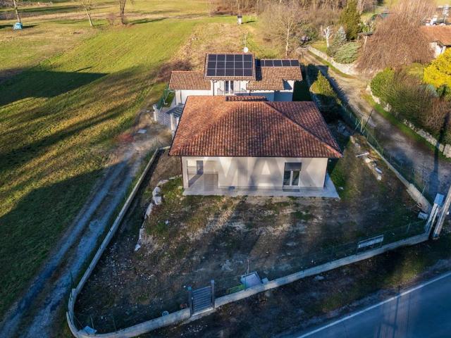 Villa in vendita a Leggiuno VA