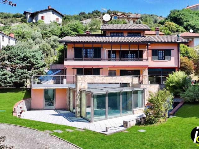 Villa in vendita a Leggiuno VA