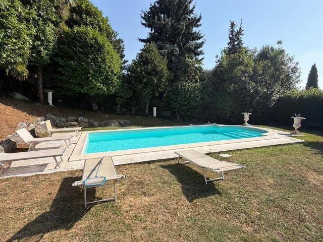 Villa in vendita a Leggiuno VA