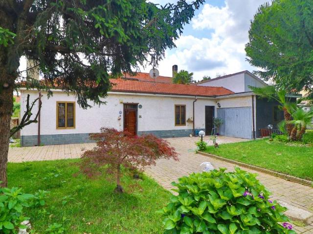 Villa in vendita a Legnano MI
