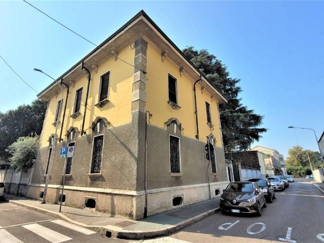 Villa in vendita a Legnano MI