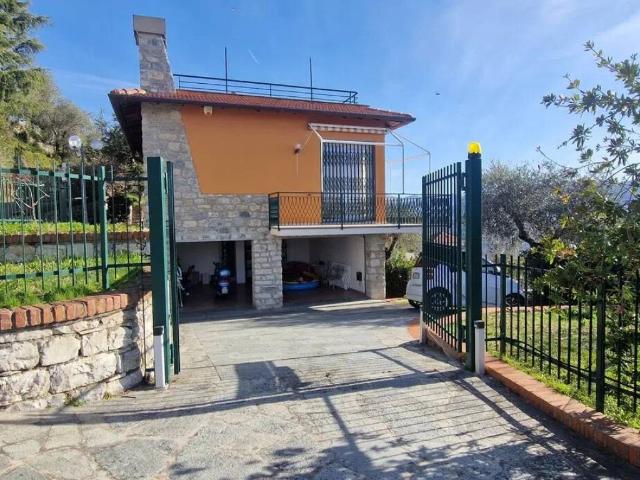 Villa in vendita a Leivi GE