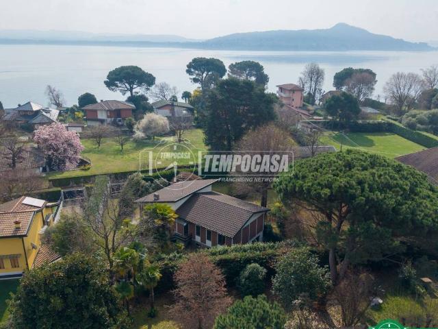 Villa in vendita a Lesa NO