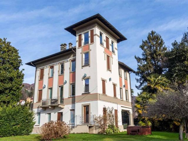 Villa in vendita a Lesa NO