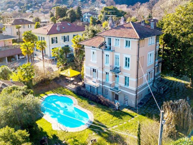 Villa in vendita a Lesa NO