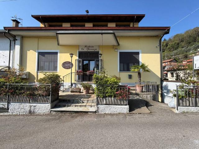 Villa in vendita a Lesa NO