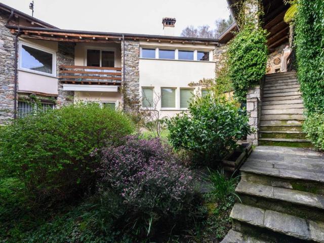 Villa in vendita a Lesa NO