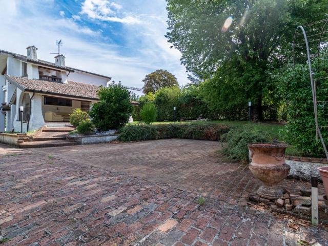 Villa in vendita a Lesignano de' Bagni PR