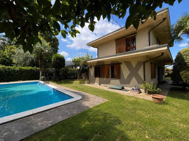 Villa in vendita a Lesmo
