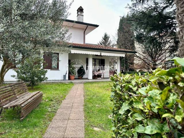 Villa in vendita a Lesmo MB