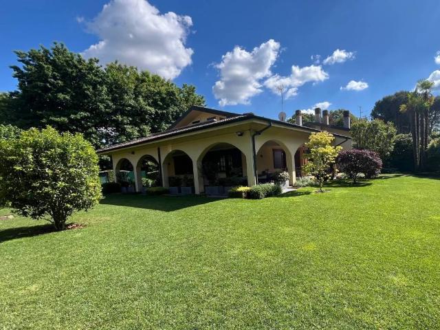 Villa in vendita a Lesmo MB