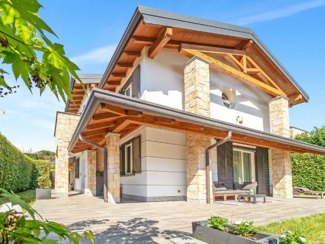 Villa in vendita a Lesmo MB