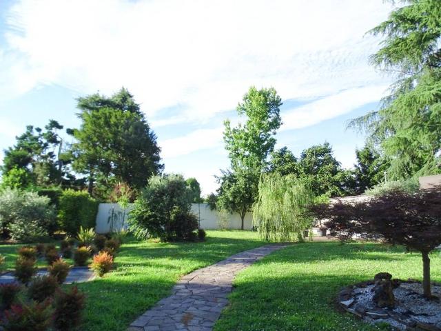 Villa in vendita a Lesmo MB