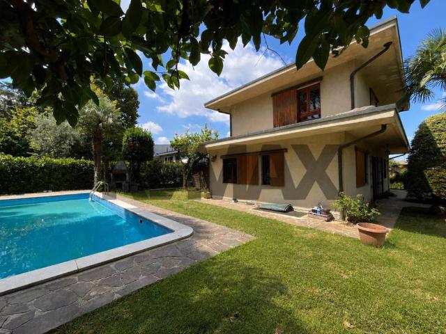 Villa in vendita a Lesmo MB