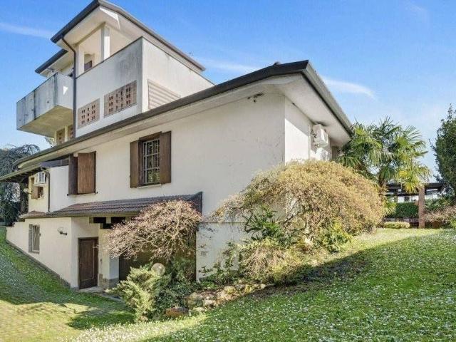 Villa in vendita a Lesmo MB