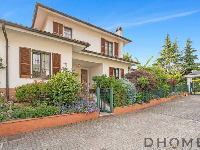 Villa in vendita a Lesmo MB